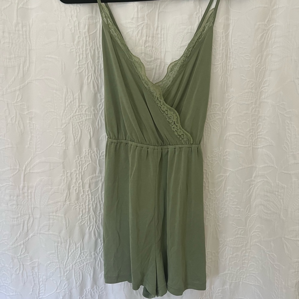 NWT Lulu’s lounge romper